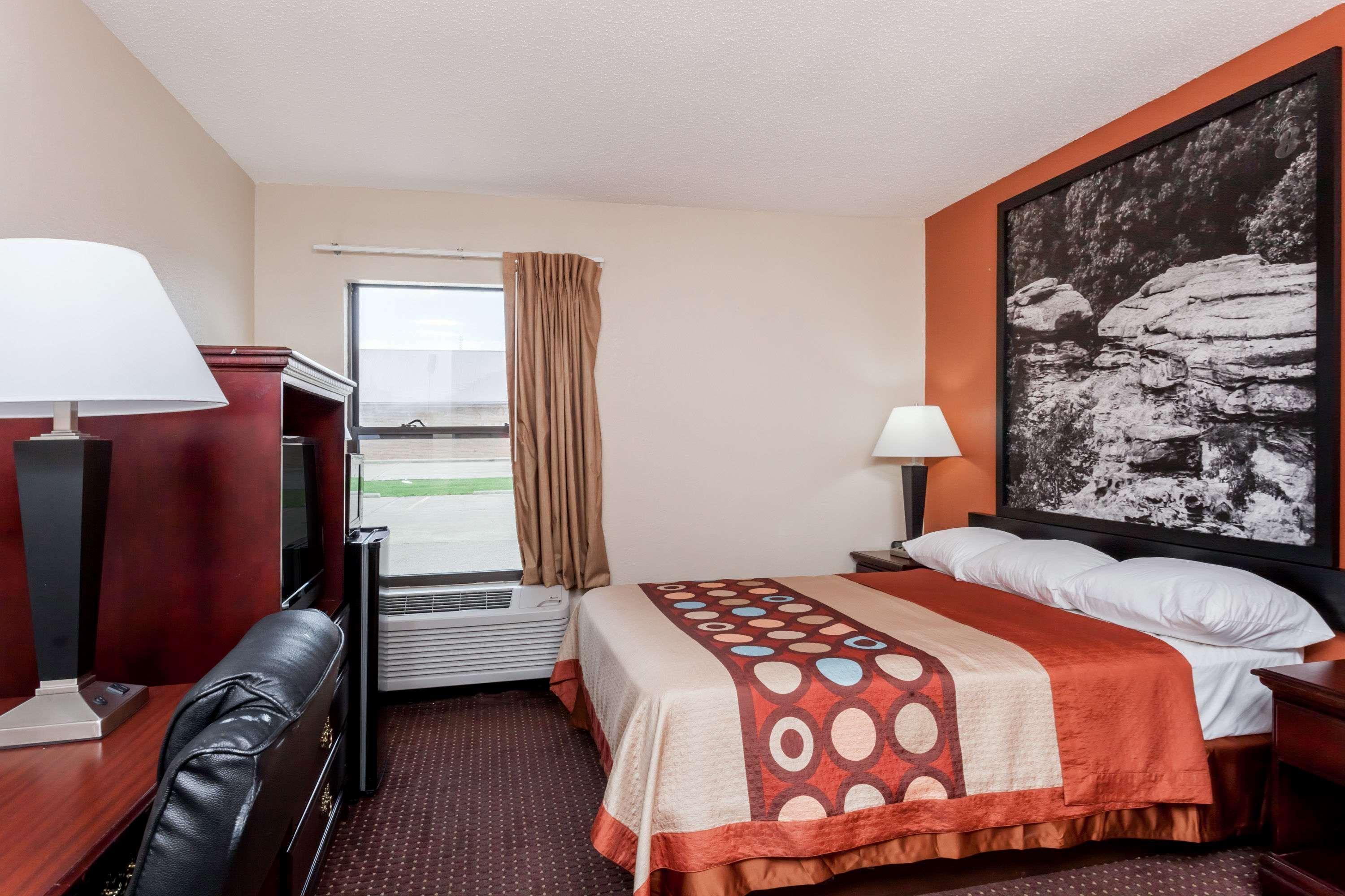Super 8 By Wyndham Harrisburg Hotel Exterior photo