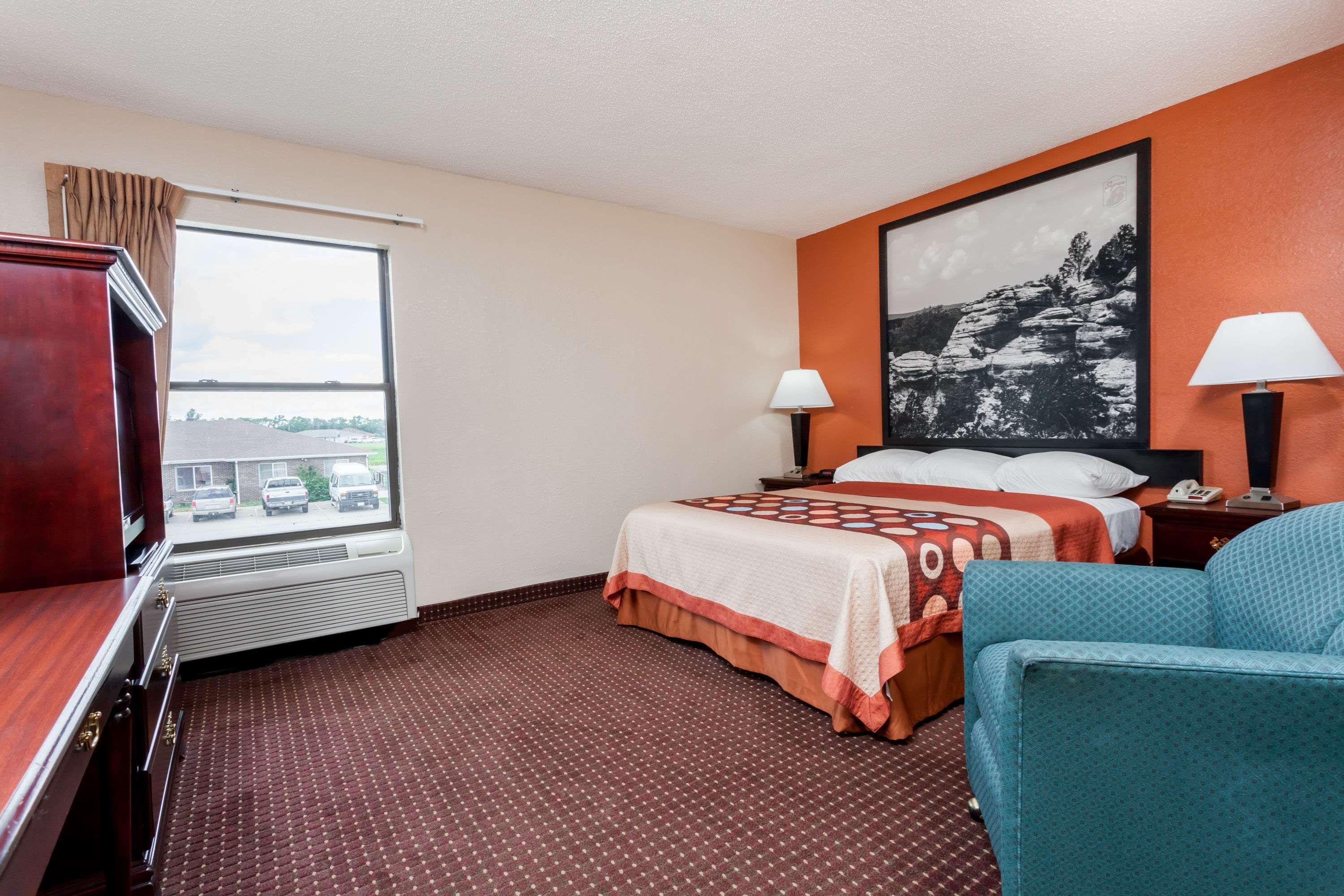 Super 8 By Wyndham Harrisburg Hotel Exterior photo