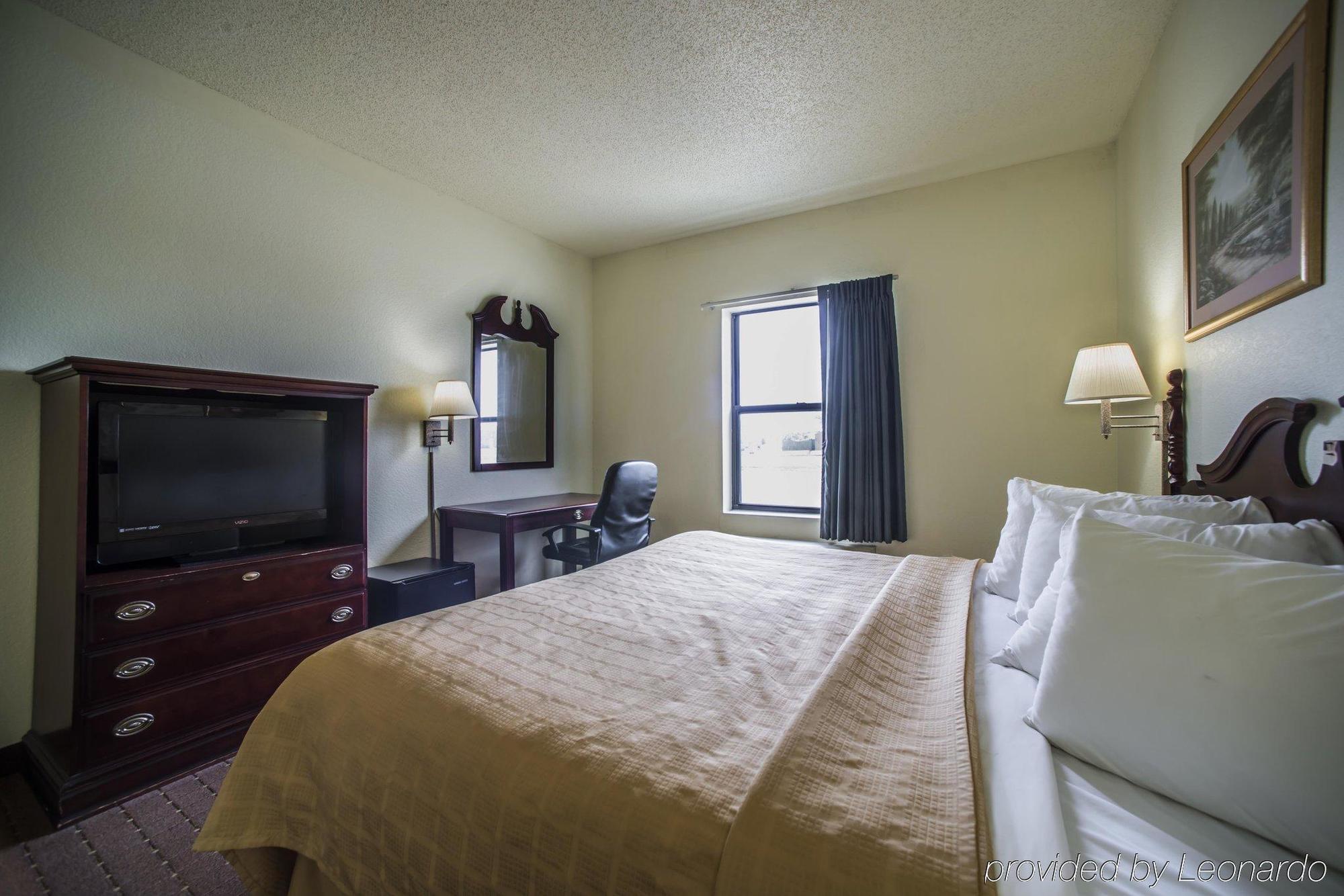 Super 8 By Wyndham Harrisburg Hotel Exterior photo