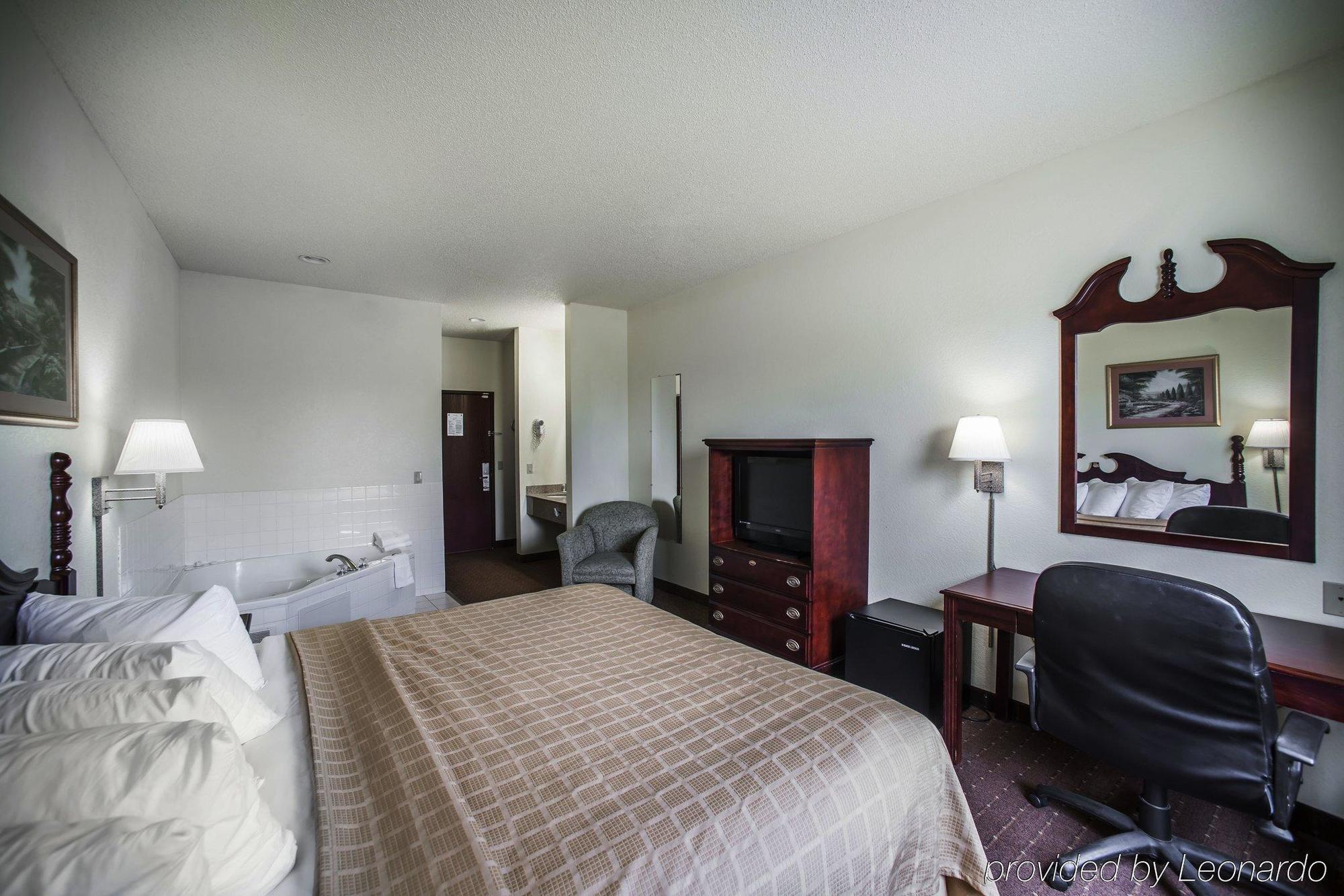 Super 8 By Wyndham Harrisburg Hotel Exterior photo